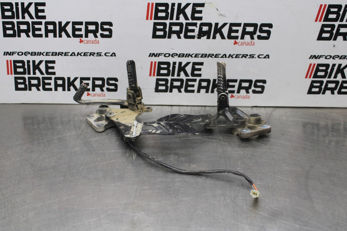 08-09 SUZUKI GSXR750 RIGHT LEFT REARSETS REAR SET DRIVER FOOT PEGS BB854