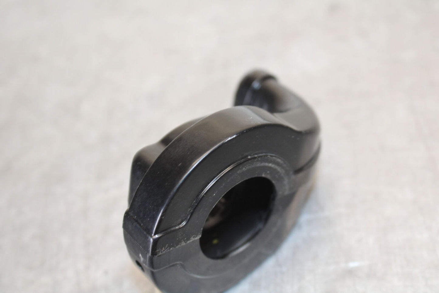 09-14 YAMAHA YZF R1 THROTTLE CABLE LINE HOUSING GUIDE BB696