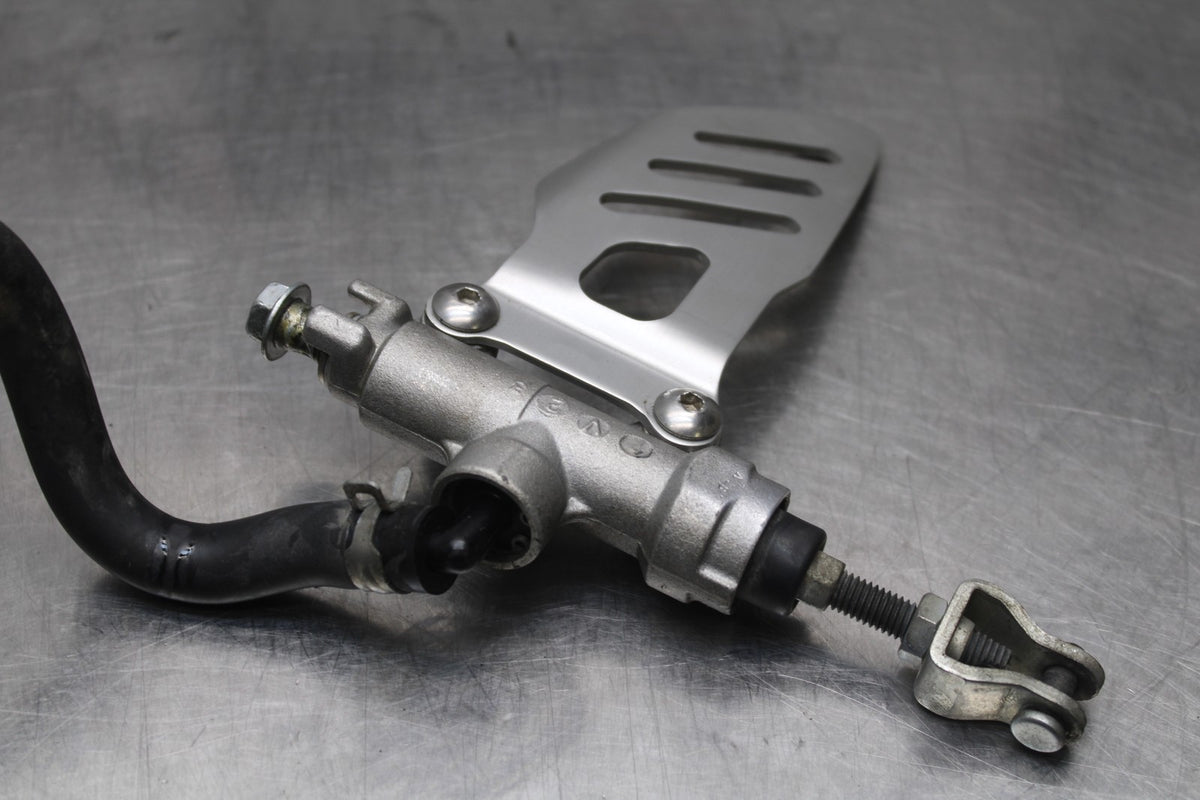 08-10 SUZUKI GSXR 600 REAR BACK BRAKE MASTER CYLINDER W RESERVOIR BB835
