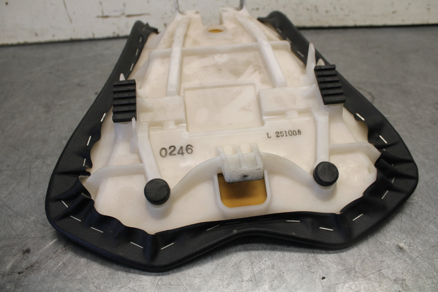 13-18 KAWASAKI NINJA ZX6R FRONT DRIVERS SEAT PAD SADDLE  BB682