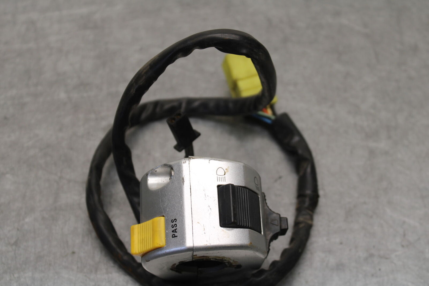 05-06 SUZUKI BOULEVARD M50 LEFT CLIP ON HANDLE HORN SIGNALS SWITCH BB671