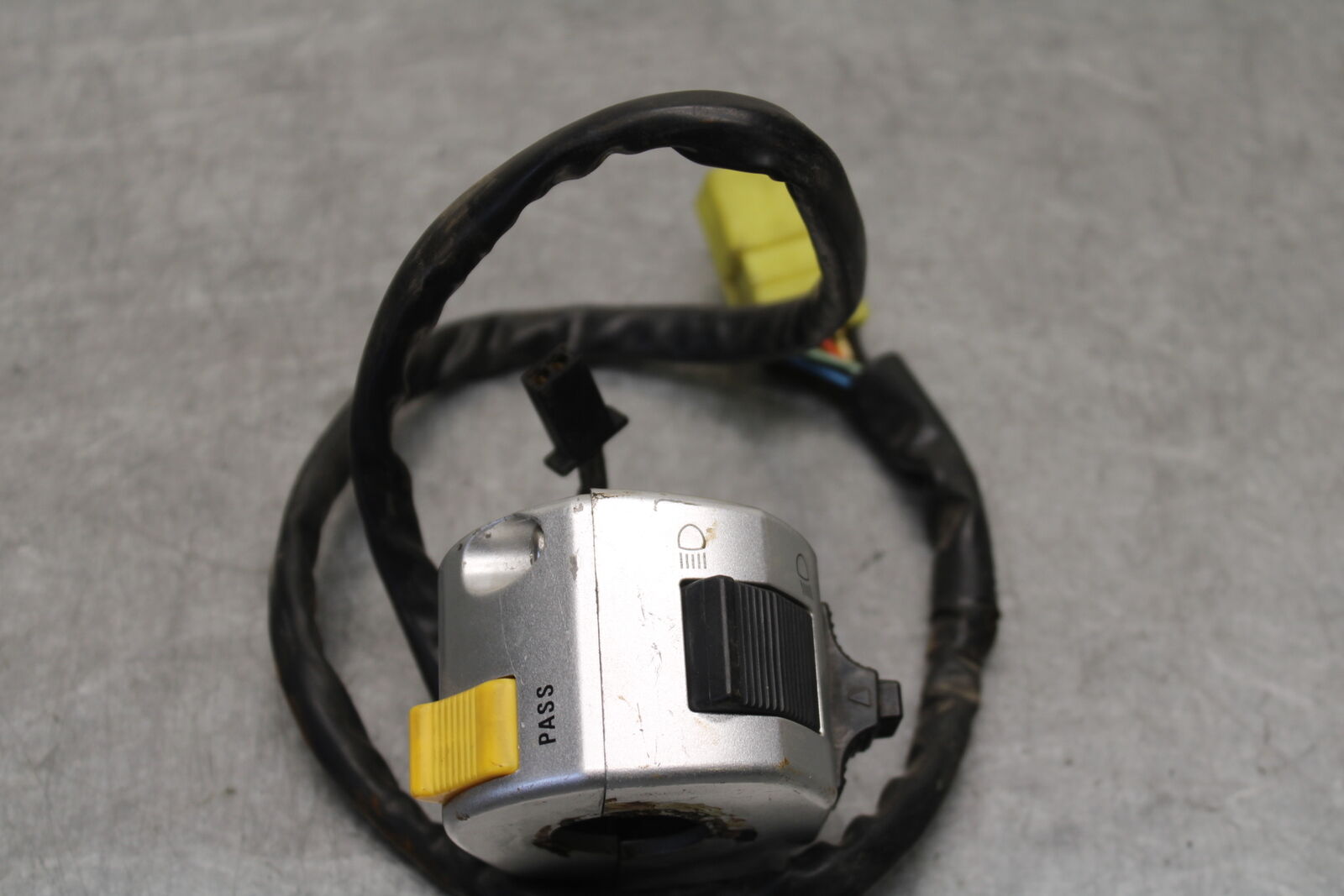 05-06 SUZUKI BOULEVARD M50 LEFT CLIP ON HANDLE HORN SIGNALS SWITCH BB671