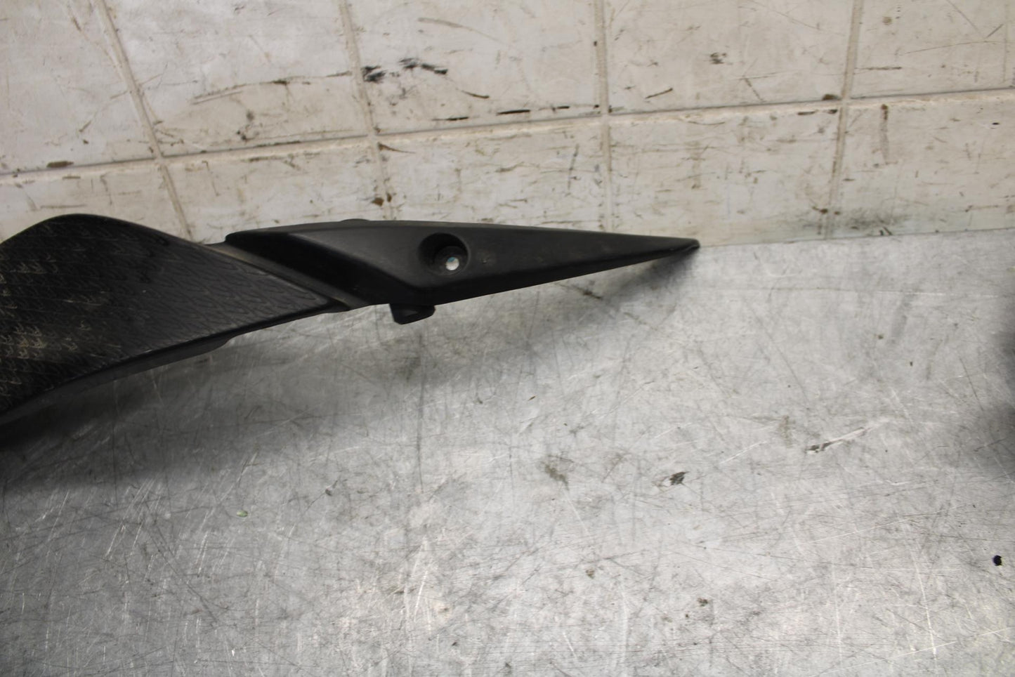 2012 Kawasaki Ninja ZX6R  RIGHT GAS TANK FUEL CELL PANEL COVER TRIM COWL   BB529