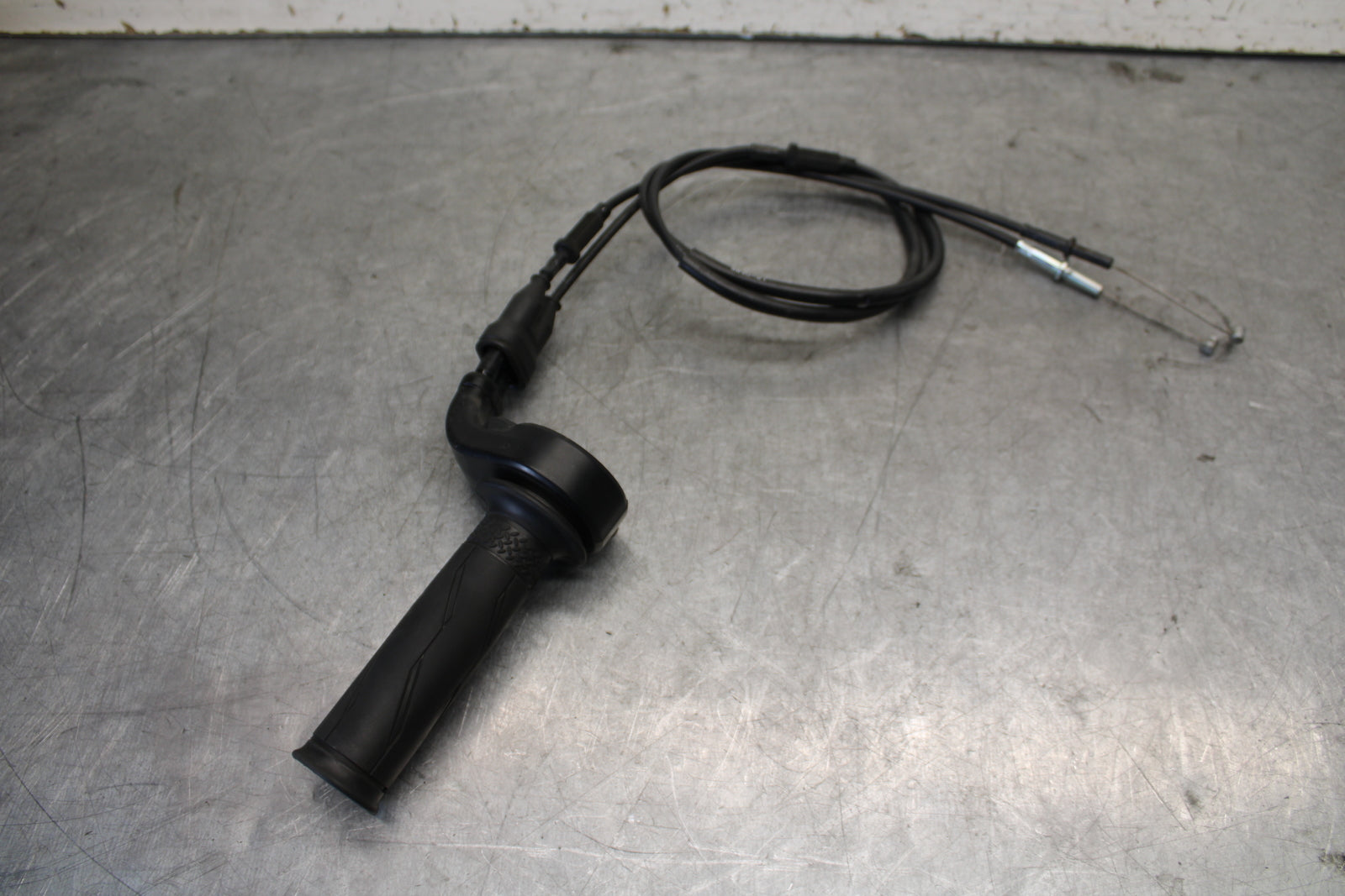 13-18 KAWASAKI NINJA ZX6R THROTTLE CABLE LINE HOUSING GUIDE BB682