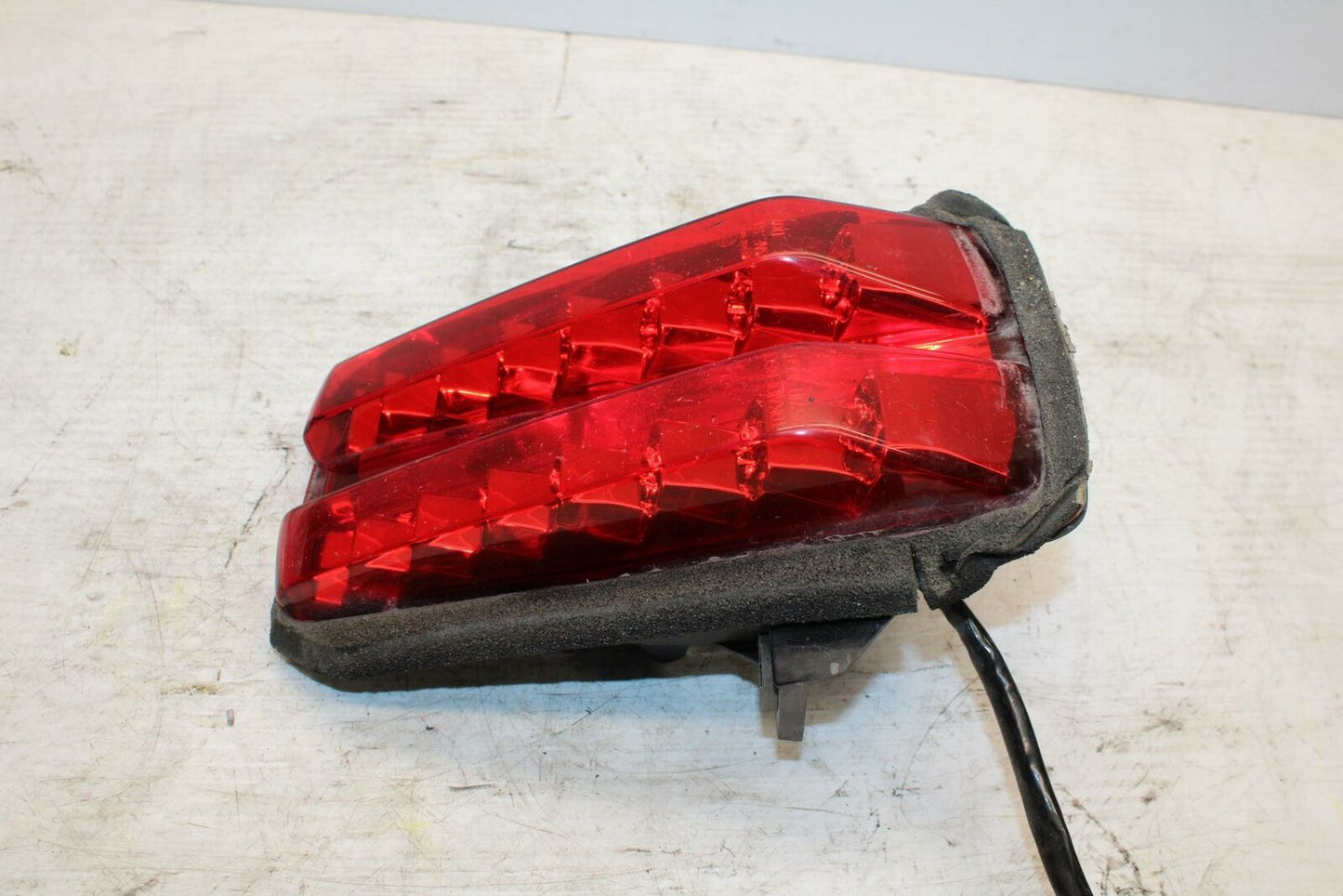03-05 SUZUKI SV1000 REAR TAIL TAILLIGHT BACK BRAKE LIGHT BB296