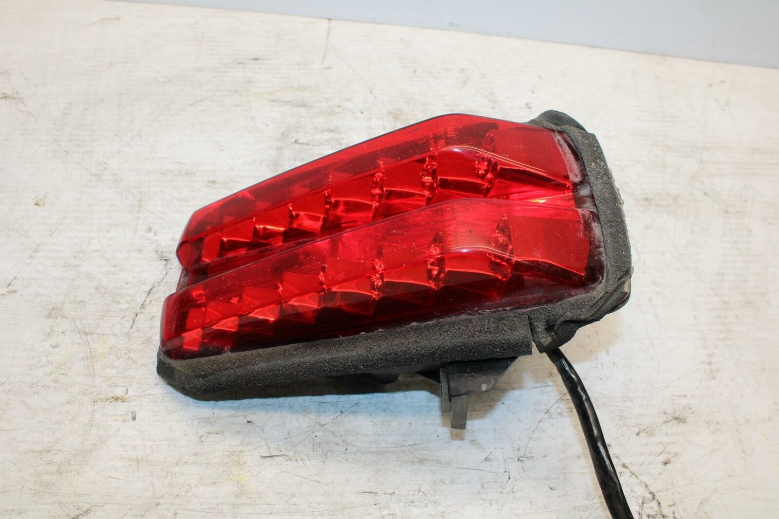 03-05 SUZUKI SV1000 REAR TAIL TAILLIGHT BACK BRAKE LIGHT BB296