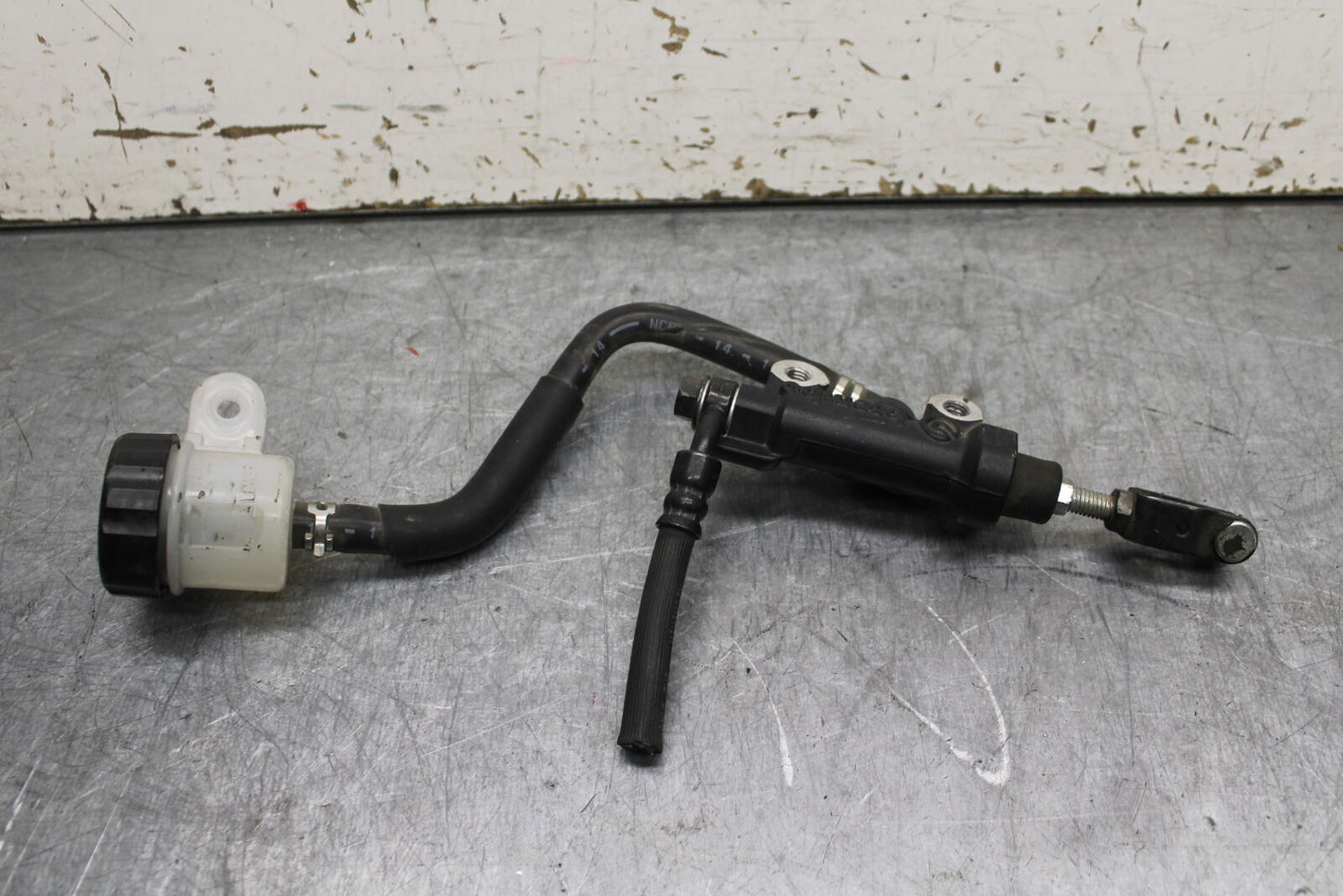 09-15 YAMAHA FZ6R REAR BACK BRAKE MASTER CYLINDER W RESERVOIR BB719