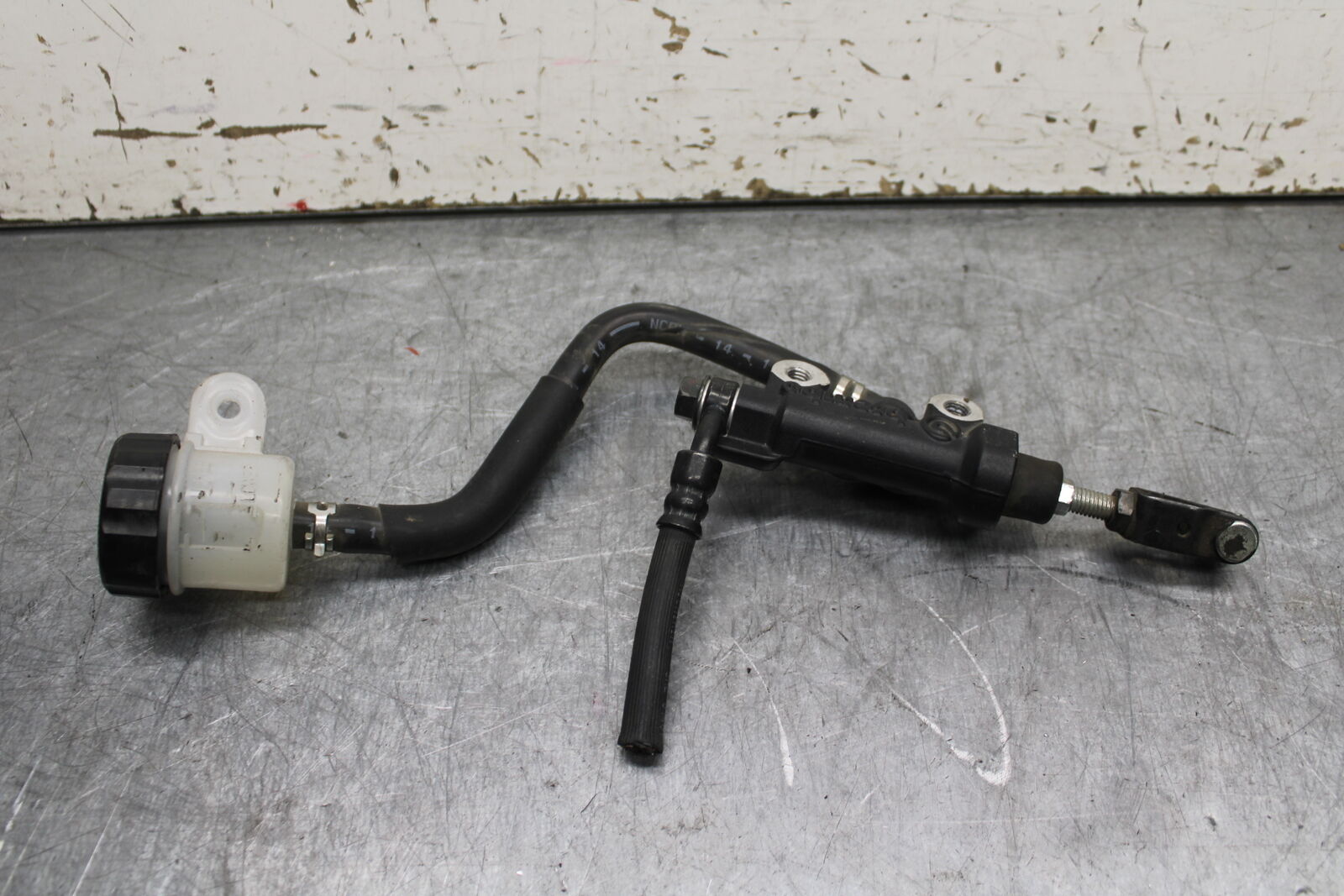 09-15 YAMAHA FZ6R REAR BACK BRAKE MASTER CYLINDER W RESERVOIR BB719
