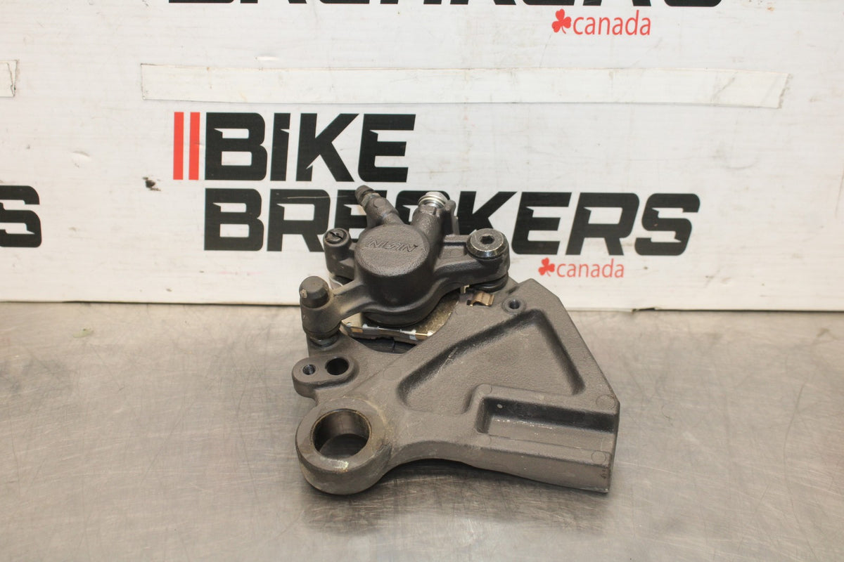 24-25 KAWASAKI NINJA ZX6R REAR BACK BRAKE CALIPER W MOUNT BRACKET BB939