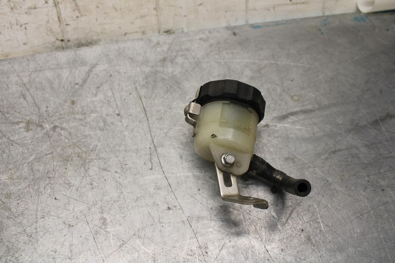 2017 Suzuki GSXR600 FRONT BRAKE MASTER RESERVOIR TANK BOTTLE 59740-47H10  BB527