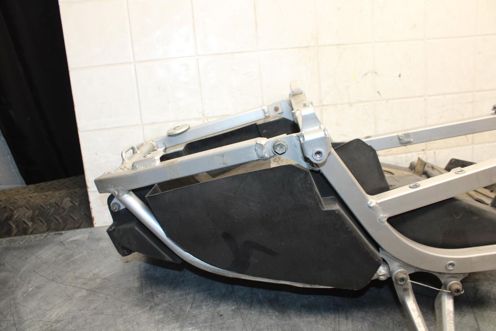 1997 Suzuki GSXR750 REAR SUBFRAME BACK SUB FRAME BB527
