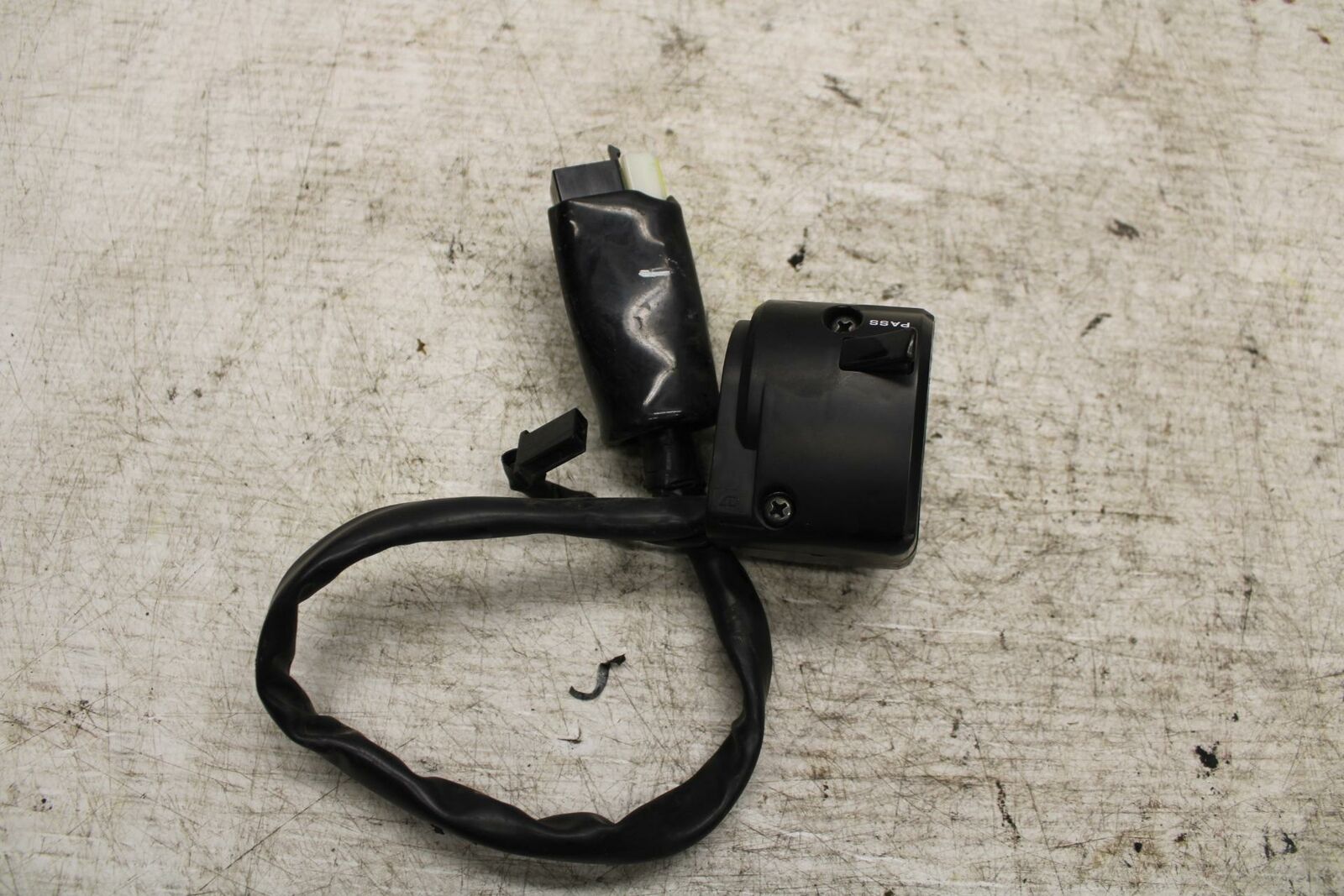 12-13 KAWASAKI EX300 NINJA LEFT CLIP ON HANDLE HORN SIGNALS SWITCH BB373