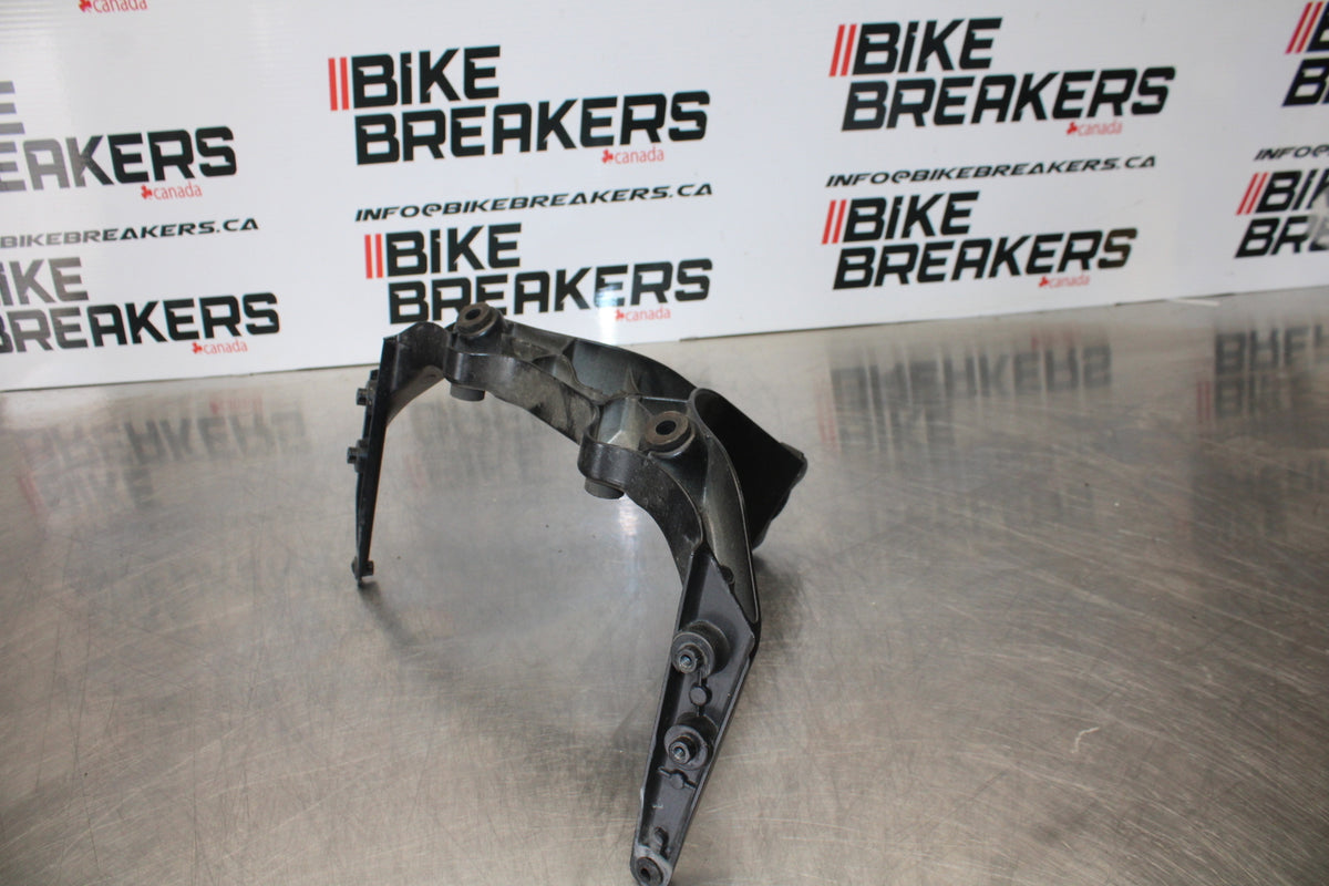06-07 HONDA CBR1000RR UPPER FAIRING MIRROR GAUGES STAY BRACKET BB166
