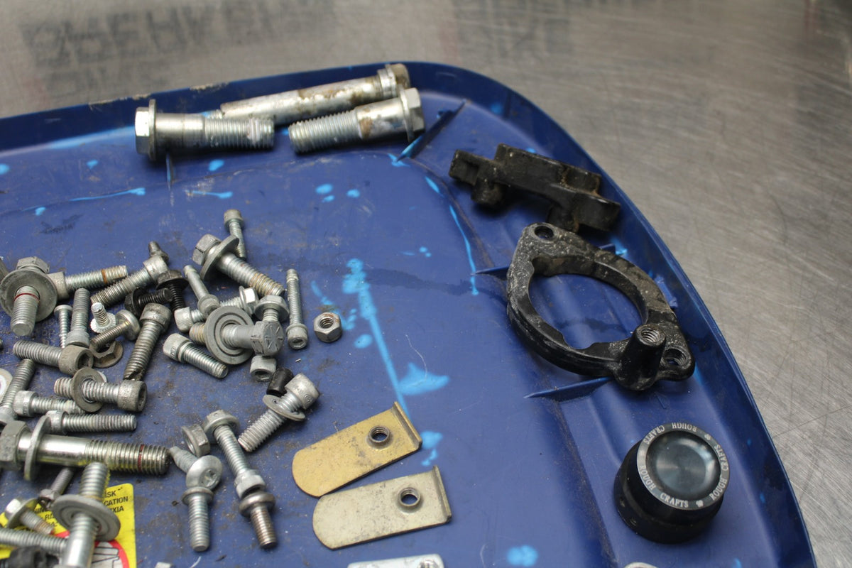 09 HARLEY-DAVIDSON SPORTSTER 1200 CUSTOM XL1200C MOUNTING BOLTS HARDWARE BB776