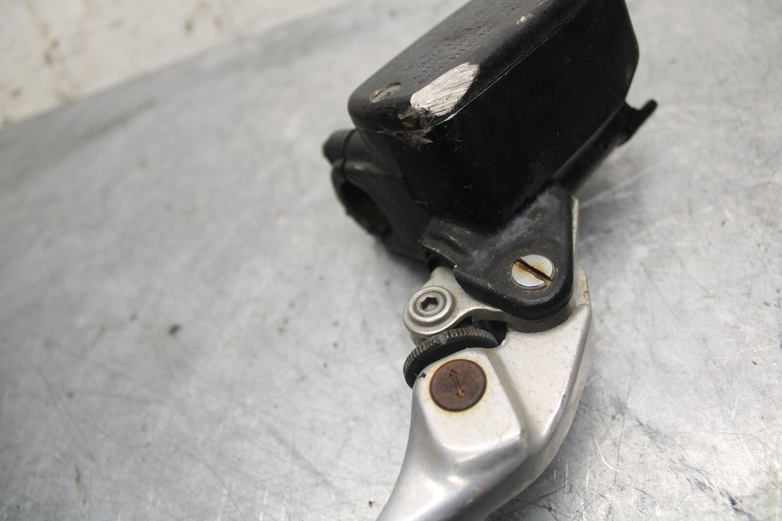 1992 Honda CBR600F2 FRONT BRAKE MASTER CYLINDER w/ LEVER BB40