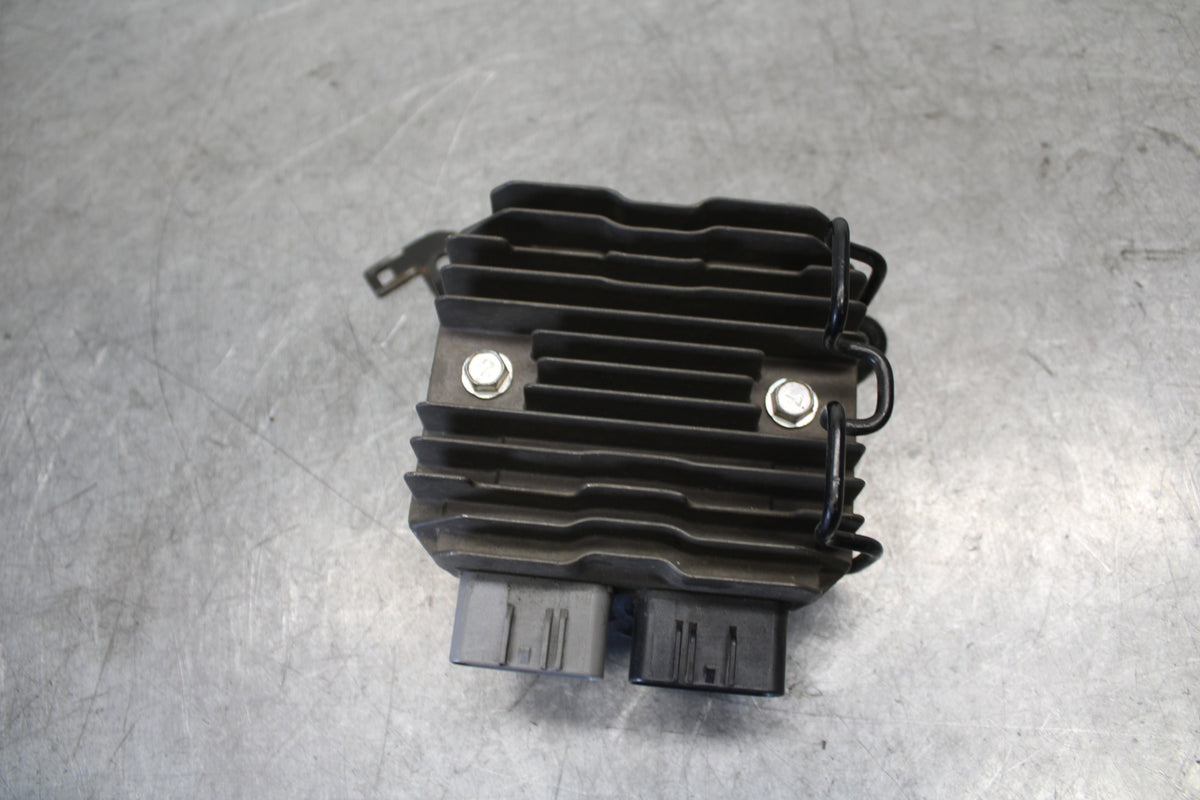13-18 KAWASAKI NINJA ZX6R RECTIFIER VOLTAGE REGULATOR  BB682