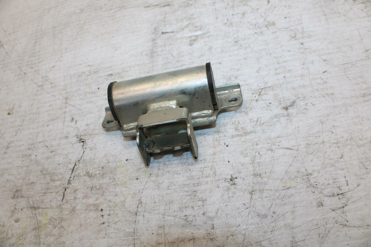 09 YAMAHA FZ6 GAS TANK FUEL CELL PETROL RESERVOIR BRACKET MOUNT BB295