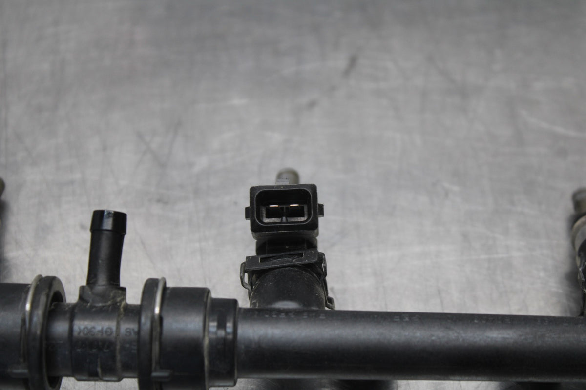 12-14 BMW S1000RR SECONDARY FUEL INJECTORS TOP AIRBOX GAS RAIL BB204
