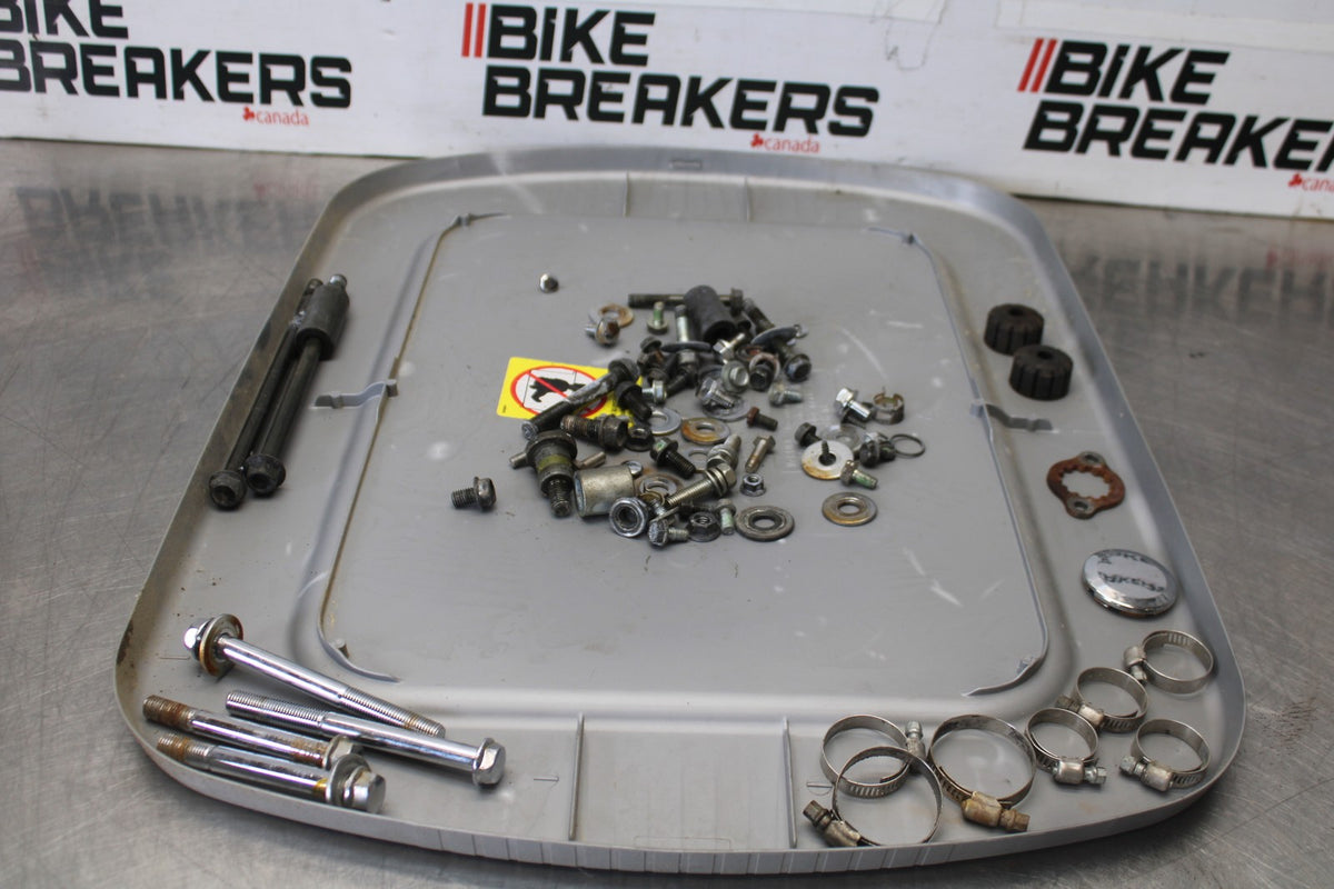 03 HONDA SHADOW SPIRIT 750 VT750DC MOUNTING BOLTS HARDWARE SCREWS BB907