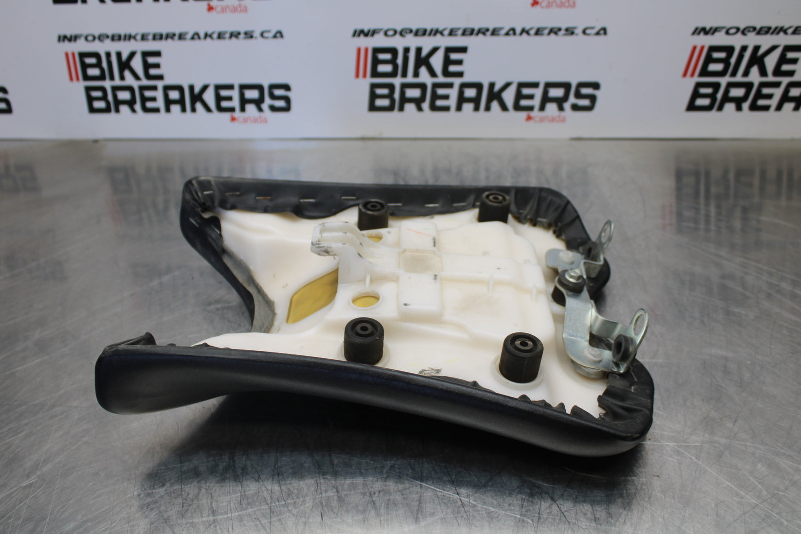 09-15 YAMAHA FZ6R FRONT DRIVERS SEAT PAD SADDLE PILLION BB161