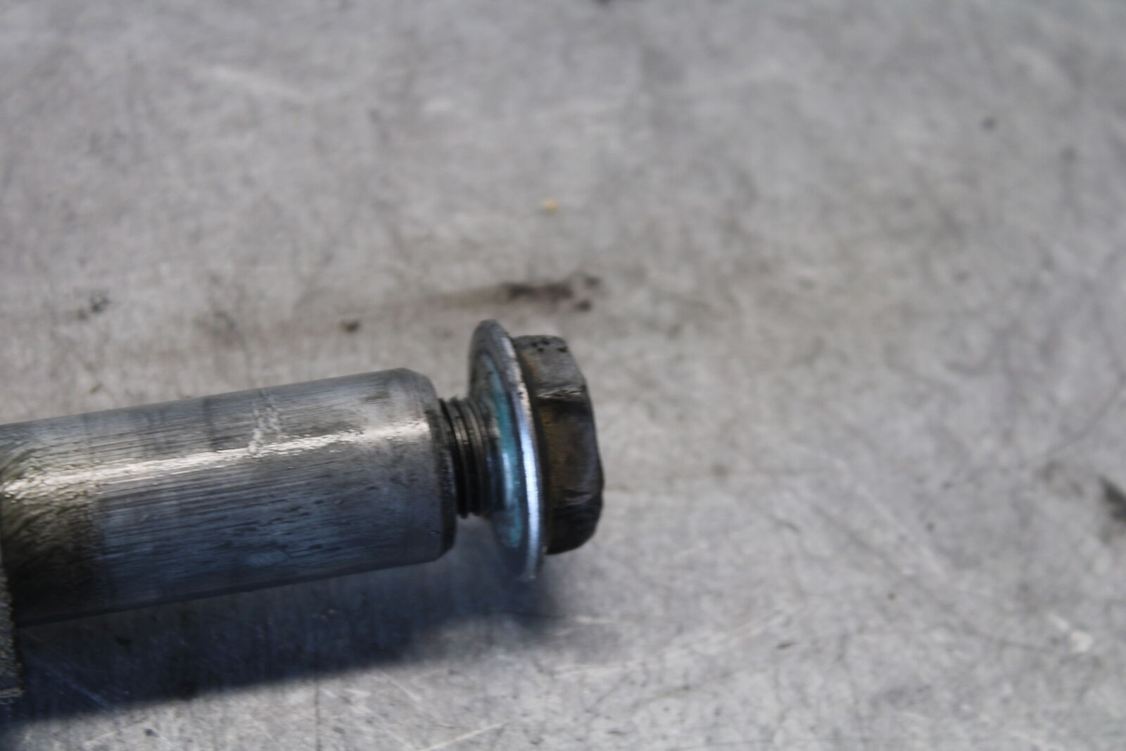 03-04 HONDA CBR600RR FRONT WHEEL RIM AXLE PIVOT BOLT 44301-MEE-000 BB661