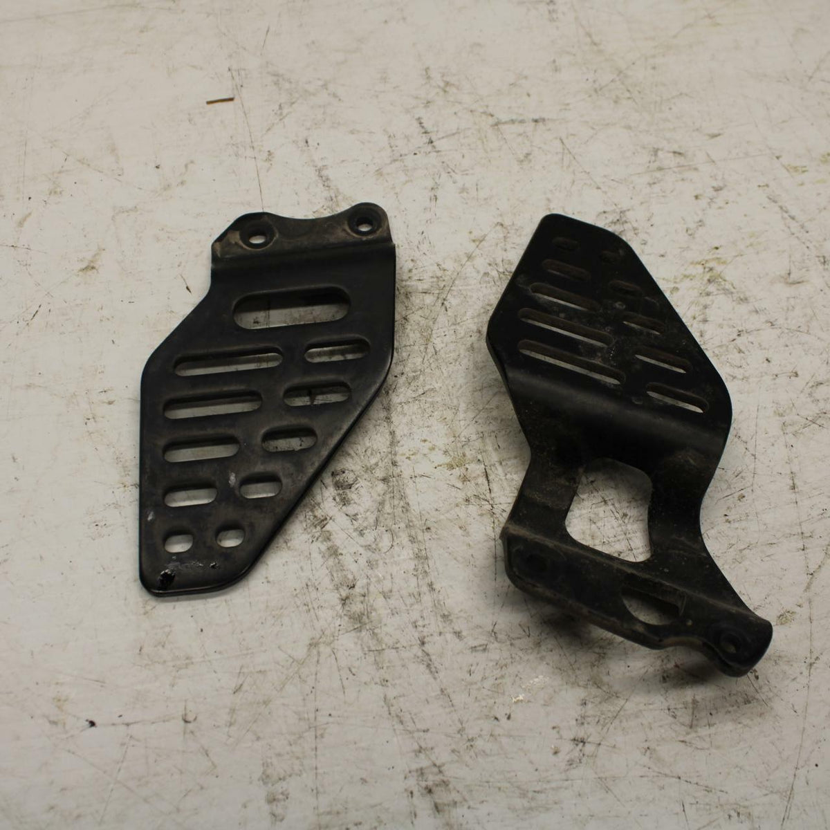 08-17 YAMAHA YZF R6 LEFT & RIGHT REARSET REAR SET HEEL GUARD COVER  BB354