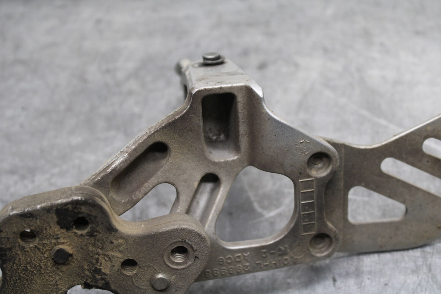 08-10 SUZUKI GSXR 600 LEFT REARSET REAR SET DRIVER FOOT PEG REST STOP  BB721
