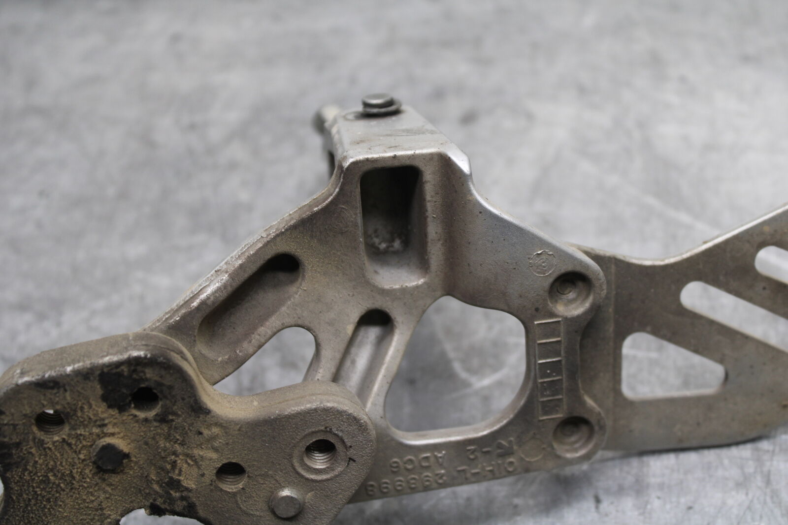 08-10 SUZUKI GSXR 600 LEFT REARSET REAR SET DRIVER FOOT PEG REST STOP  BB721