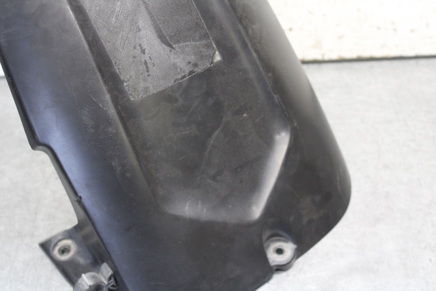 08-09 YAMAHA YZF R6S REAR BACK WHEEL TIRE HUGGER FENDER  BB690