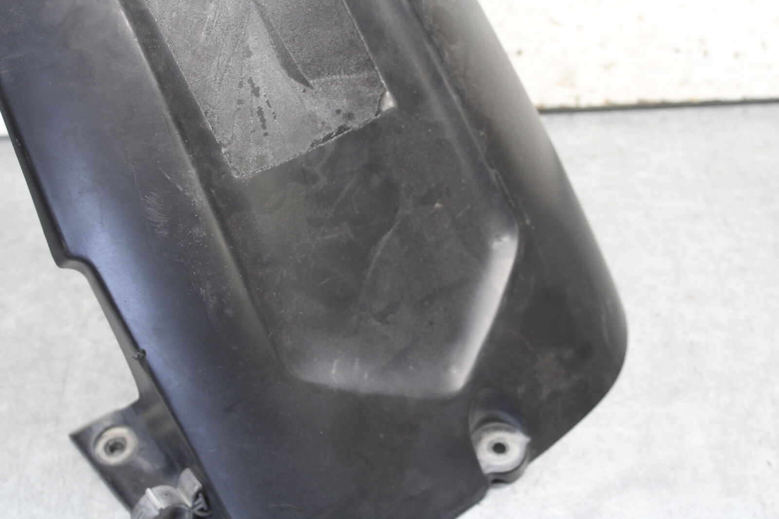 08-09 YAMAHA YZF R6S REAR BACK WHEEL TIRE HUGGER FENDER  BB690