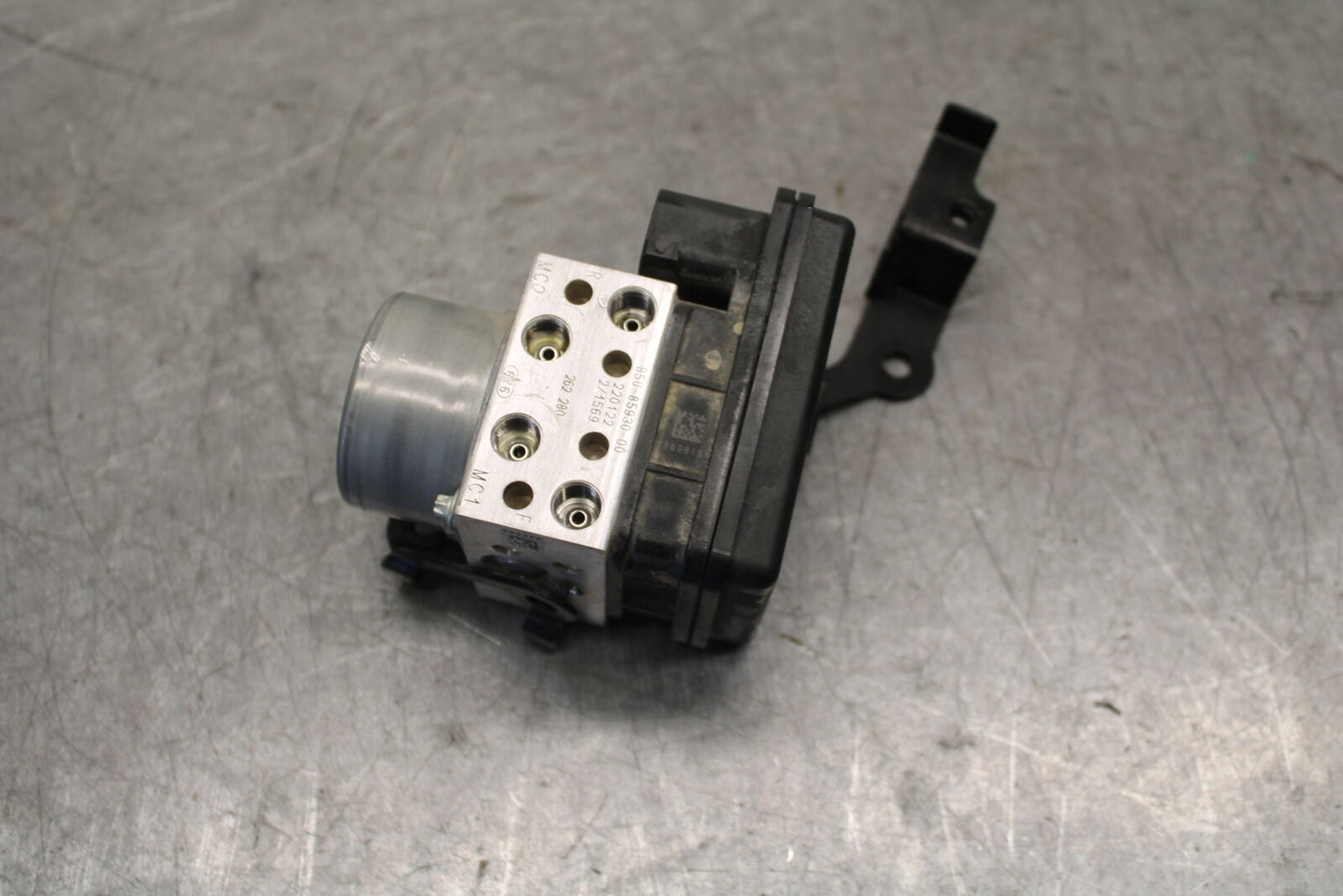 22-24 YAMAHA XSR900 ABS PUMP UNIT MODULE BB683