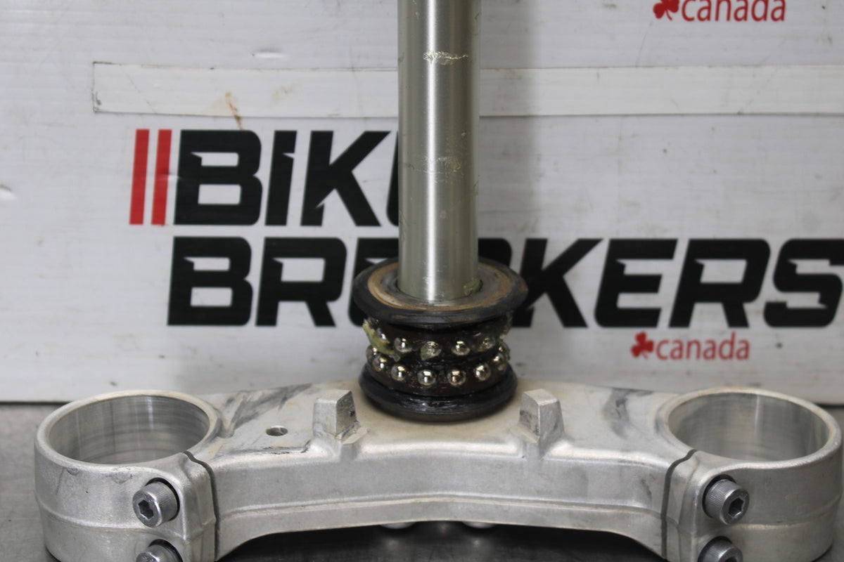 17 YAMAHA YZF R6 FRONT FORKS CLAMP LOWER TRIPLE TREE STEM BB922