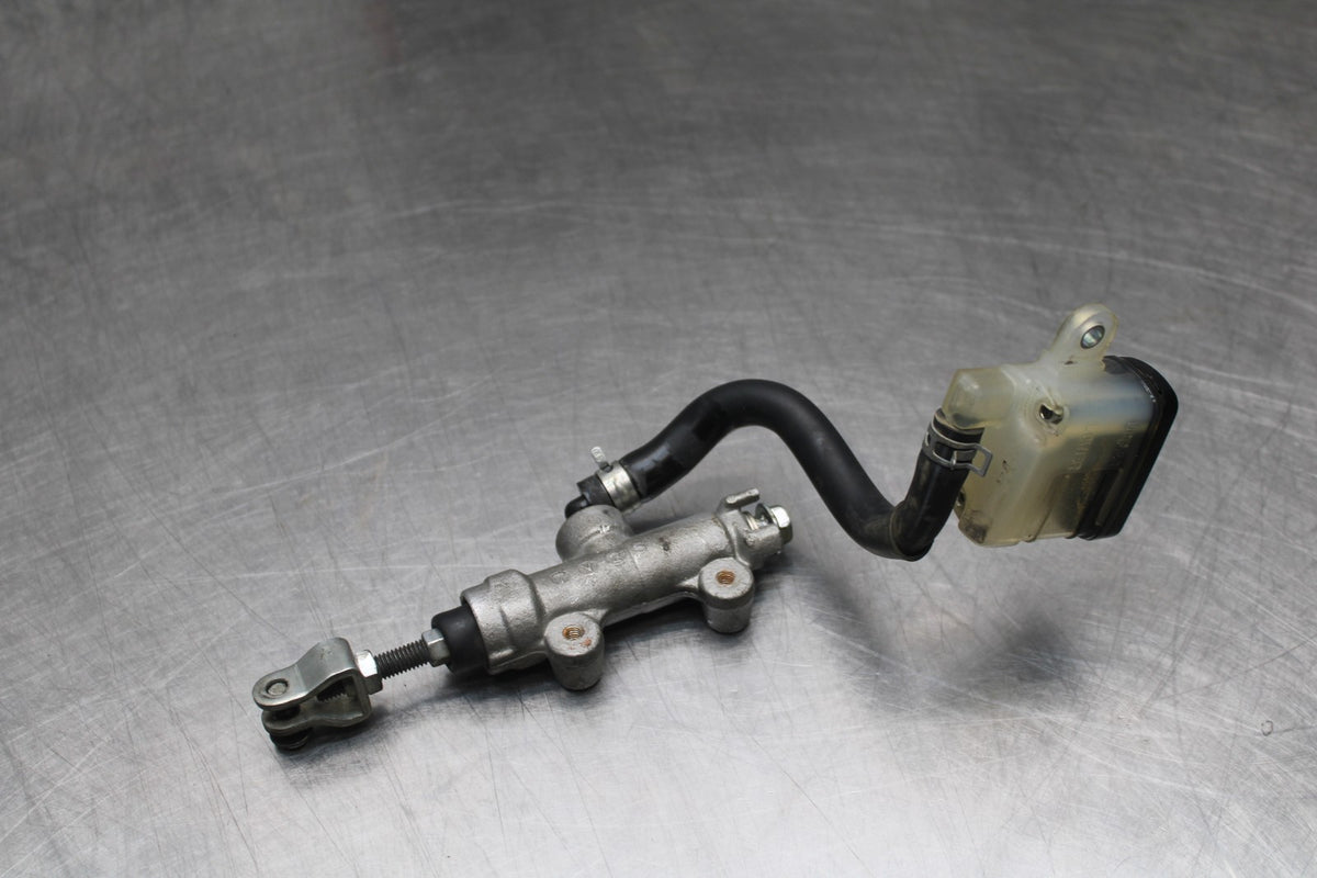 08-10 SUZUKI GSXR 600 REAR BACK BRAKE MASTER CYLINDER W RESERVOIR BB803