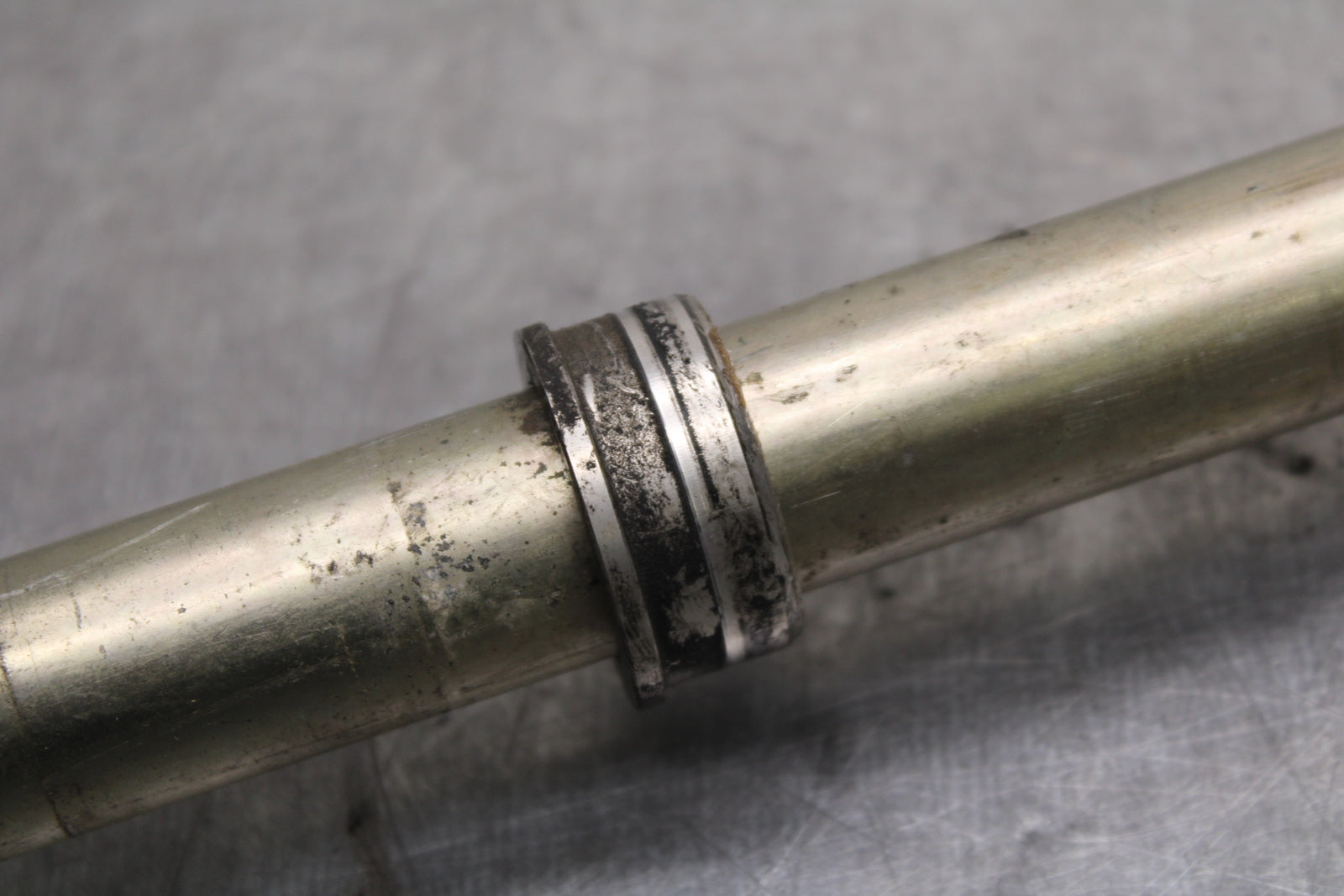 13-16 SUZUKI BANDIT 1250S ABS REAR AXLE BACK WHEEL RIM PIVOT BOLT AXEL BB134