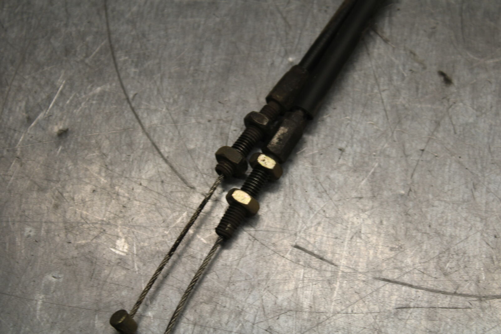 03-04 TRIUMPH DAYTONA 600 THROTTLE CABLE LINE HOUSING GUIDE BB745