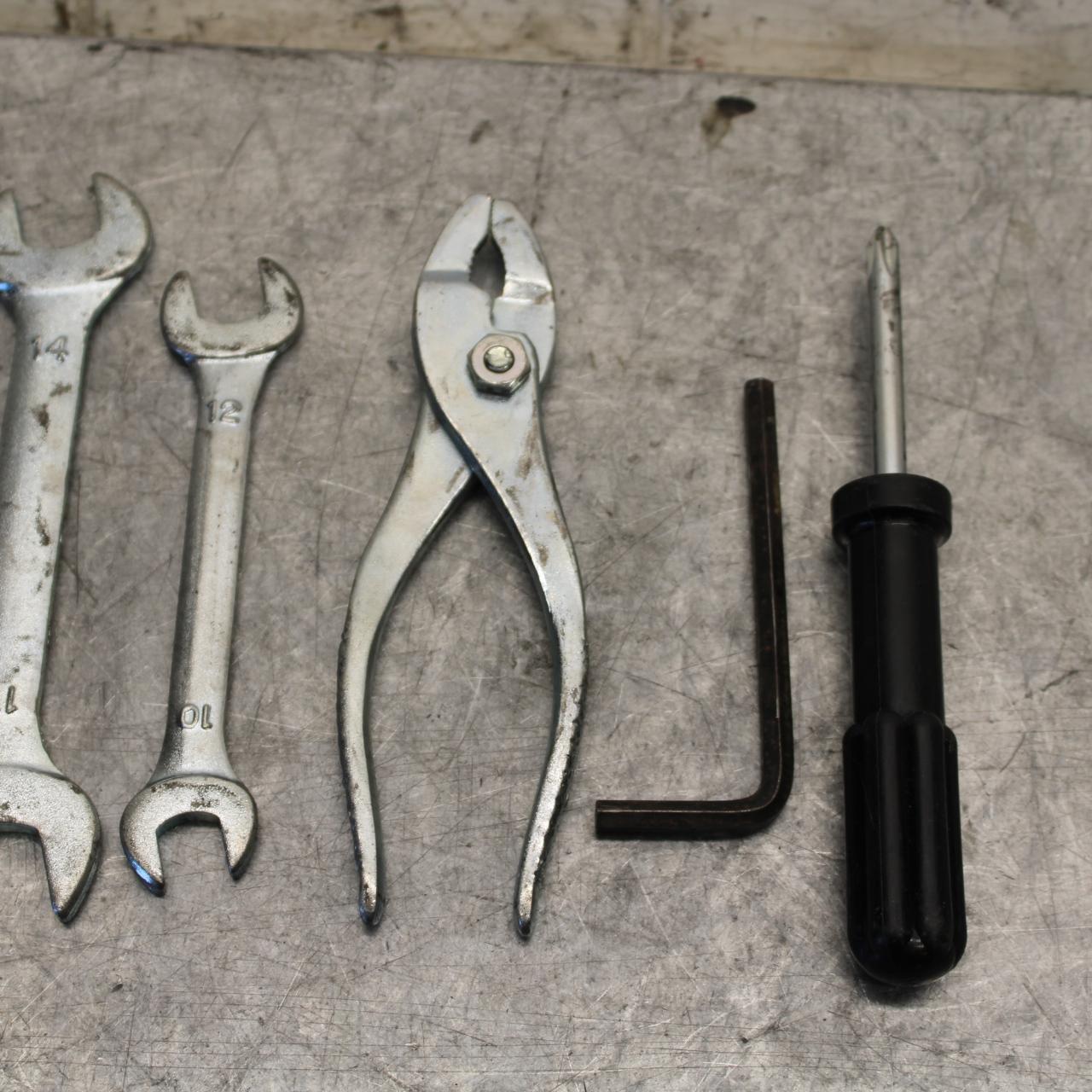 11-23 SUZUKI GSXR 750 STOCK TOOLS OEM TOOL BAG KIT SET BB54