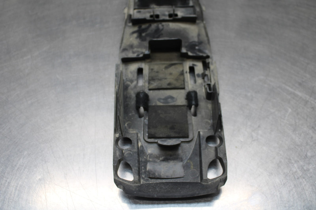 05-06 SUZUKI GSXR1000 REAR BACK TAIL UNDERTAIL BATTERY TRAY PLASTIC BB773