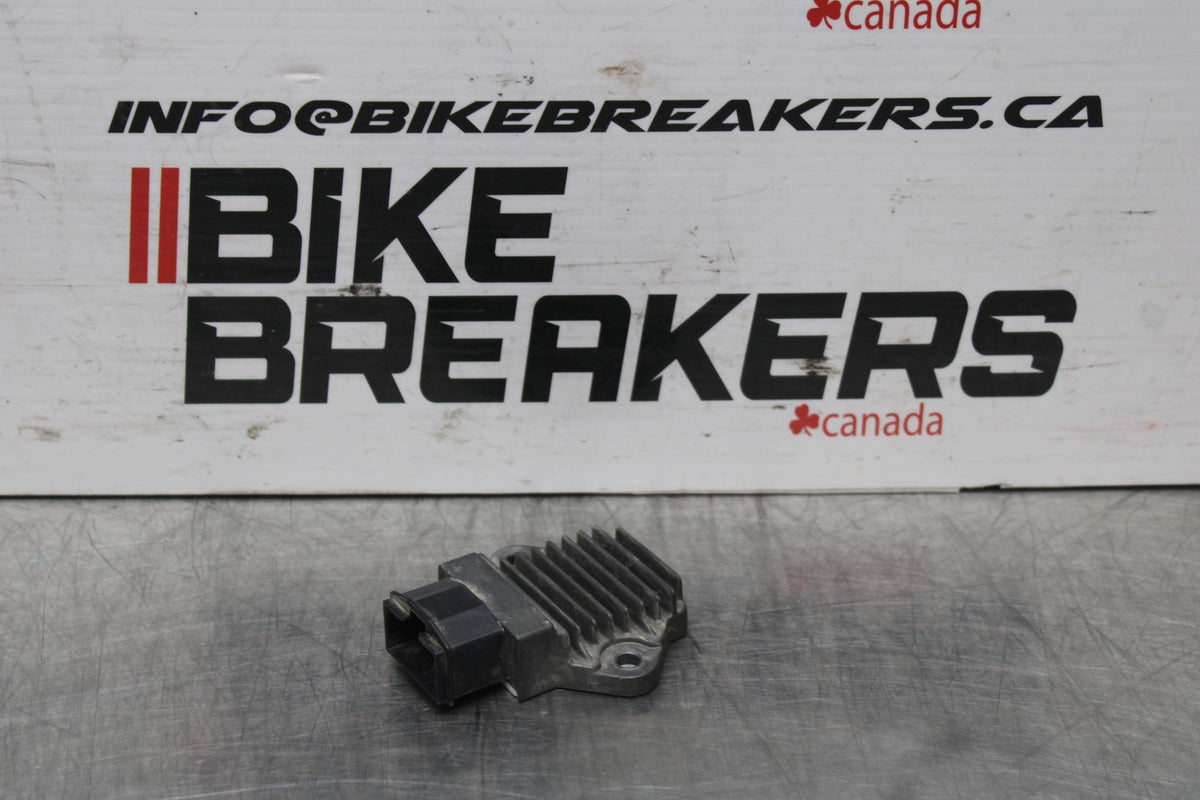 98-05 HONDA SUPER HAWK 1000 VTR1000F RECTIFIER VOLTAGE REGULATOR BB821