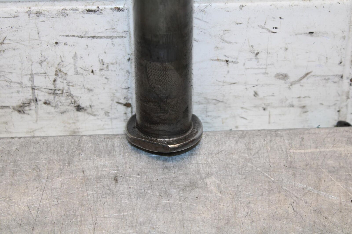 2001 Suzuki GSXR750 REAR AXLE BACK WHEEL RIM PIVOT BOLT AXEL 64711-33E10 BB553