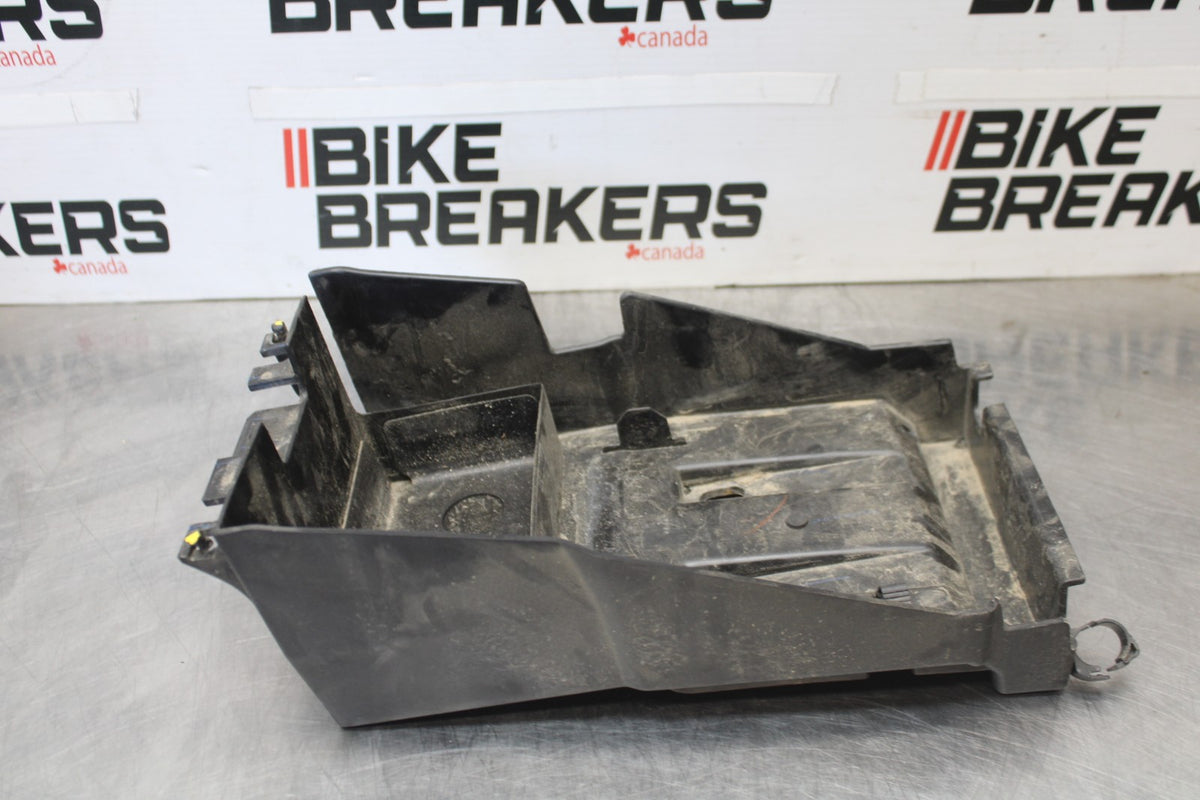 24-25 KAWASAKI NINJA 500 ABS REAR BACK TAIL UNDERTAIL BATTERY TRAY PLASTIC BB899