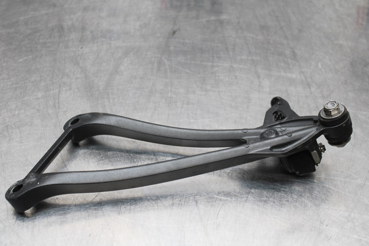 21-23 KAWASAKI NINJA ZX6R RIGHT REAR BACK PASSENGER PEG BB179
