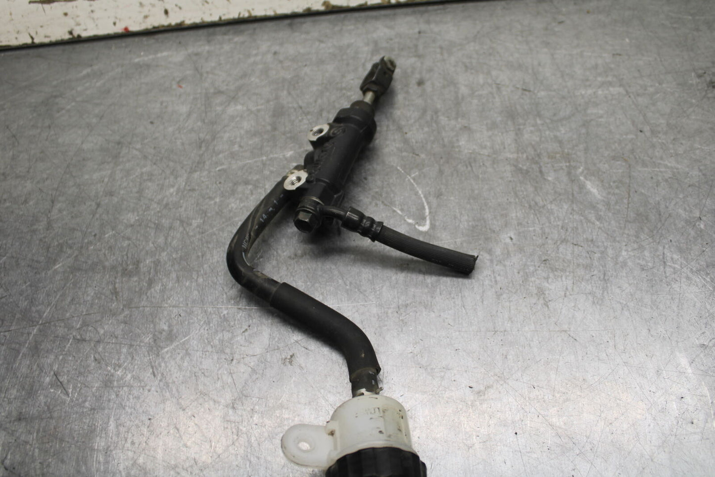 09-15 YAMAHA FZ6R REAR BACK BRAKE MASTER CYLINDER W RESERVOIR BB719