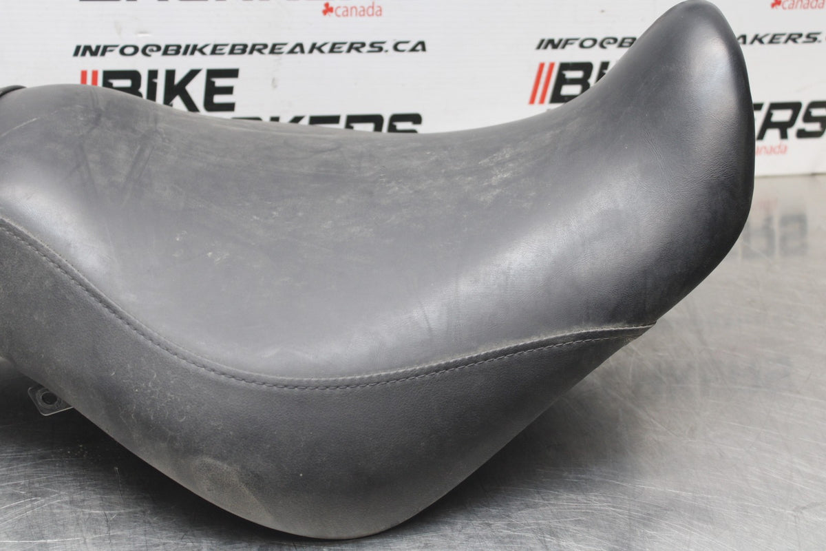 14 HONDA SHADOW 750 VT750C2B FRONT DRIVERS/ REAR SEAT BB867