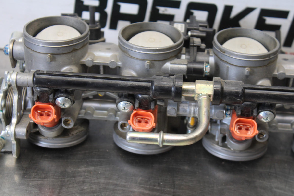 13-18 KAWASAKI NINJA ZX6R MAIN FUEL INJECTORS / THROTTLE BODIES BB908