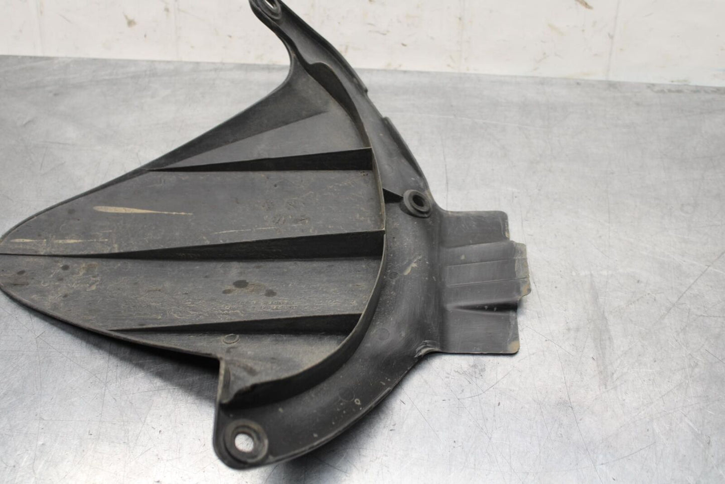 2007 Honda CBR600RR REAR BACK WHEEL TIRE HUGGER FENDER 80120-MFJ-D00 BB596