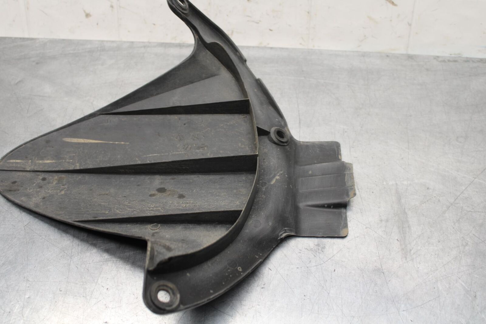 2007 Honda CBR600RR REAR BACK WHEEL TIRE HUGGER FENDER 80120-MFJ-D00 BB596