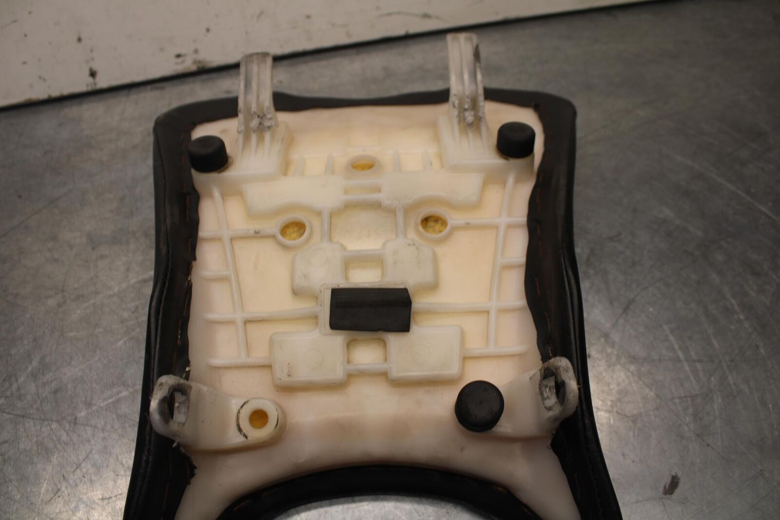 06-07 SUZUKI GSXR750 AFTERMARKET FRONT DRIVERS SEAT PAD SADDLE  BB613