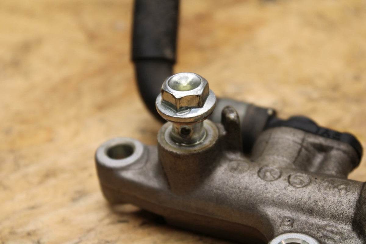 91-93 YAMAHA FZR1000 REAR BACK BRAKE MASTER CYLINDER W RESERVOIR BB339
