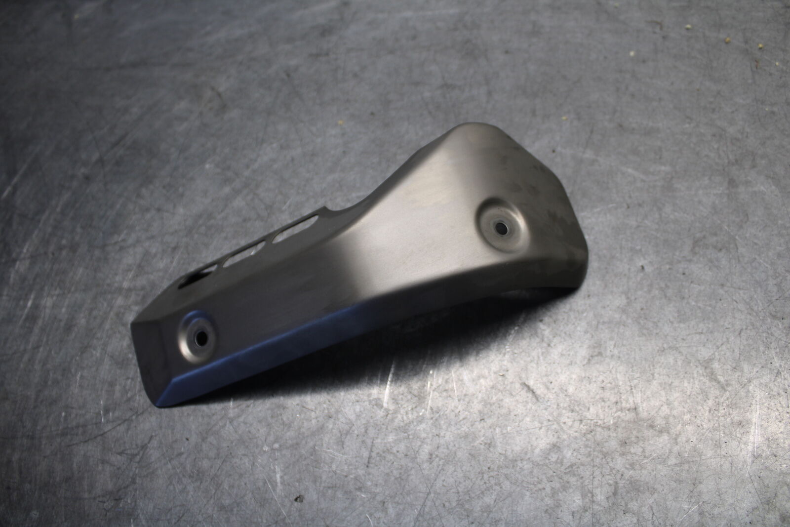 21-24 YAMAHA MT-07 REAR BACK MUFFLER EXHAUST PIPE COVER HEAT SHIELD GUARD BB662