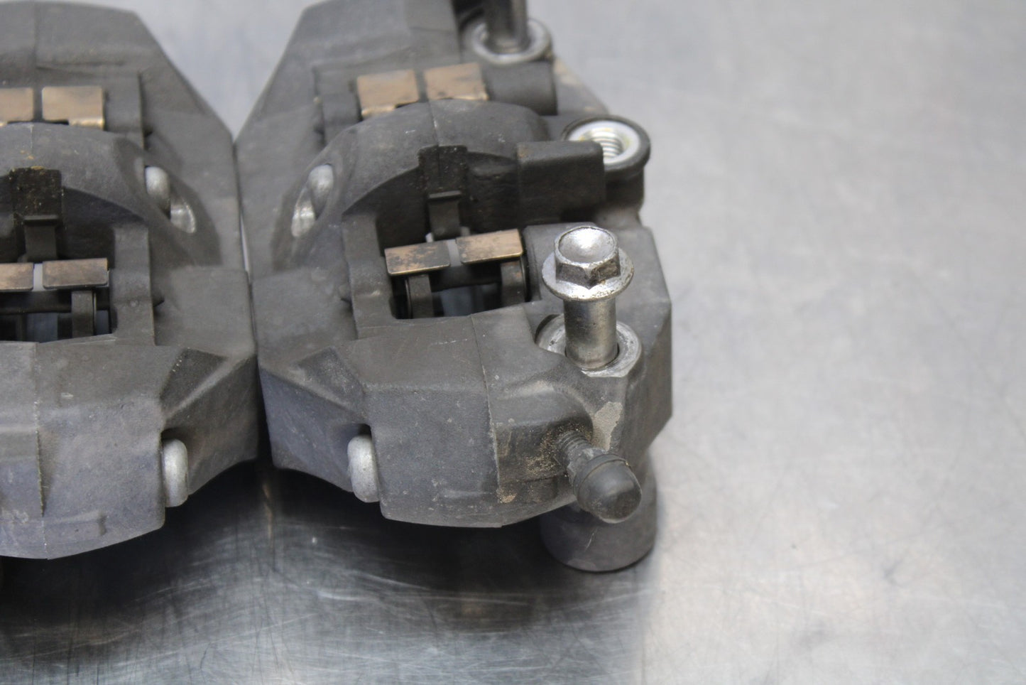 06-07 SUZUKI GSXR 600 RIGHT LEFT FRONT BRAKE CALIPER SET PAIR CALIPERS BB170